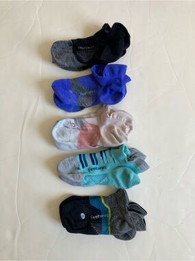 Feetures elite light tab running socks girls 3 4 womens 5 6